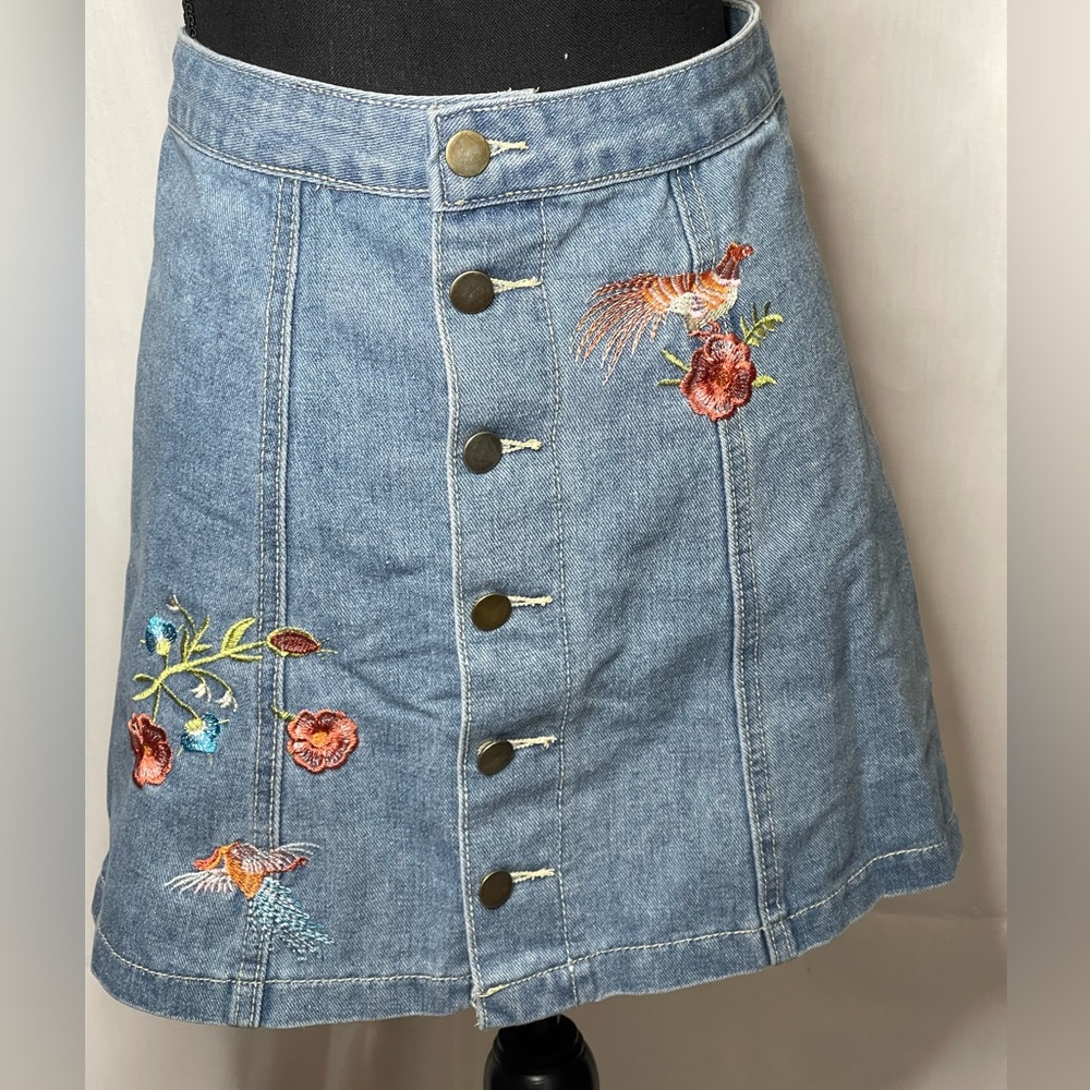 Embroidered denim skirt